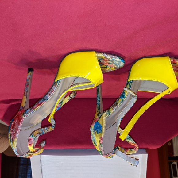 Spring Time Sandals! - Picture 3 of 3